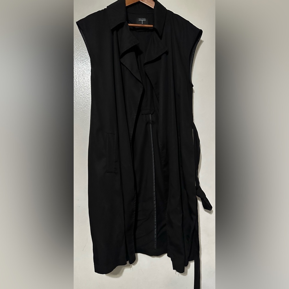 Sleeveless coat